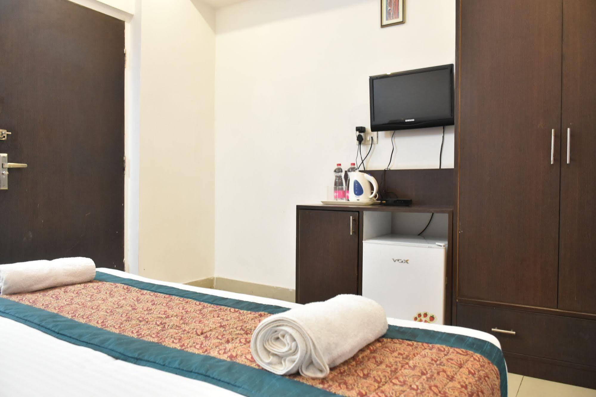 Airport Hotel Port View Neu-Delhi Exterior foto