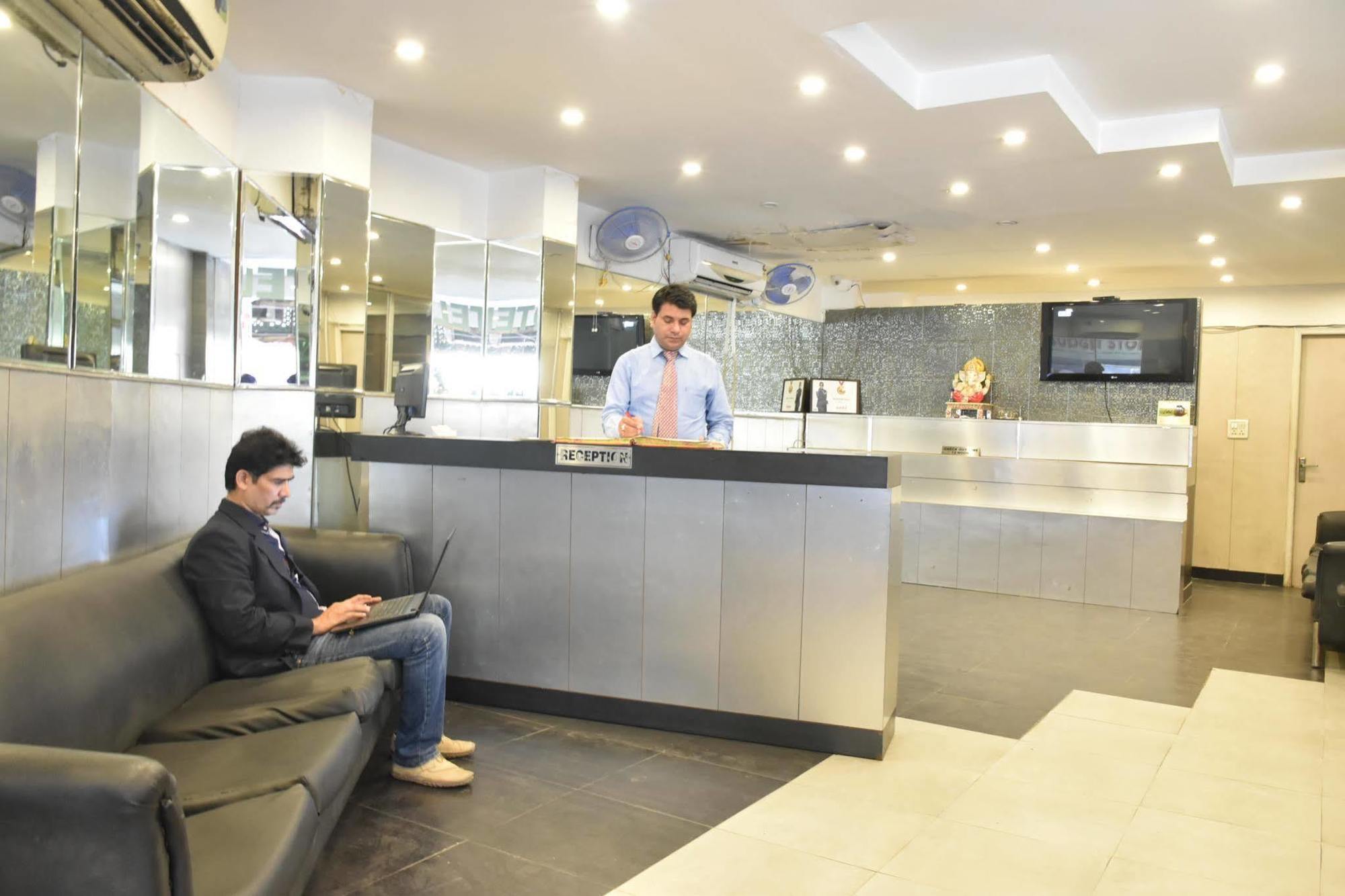 Airport Hotel Port View Neu-Delhi Exterior foto