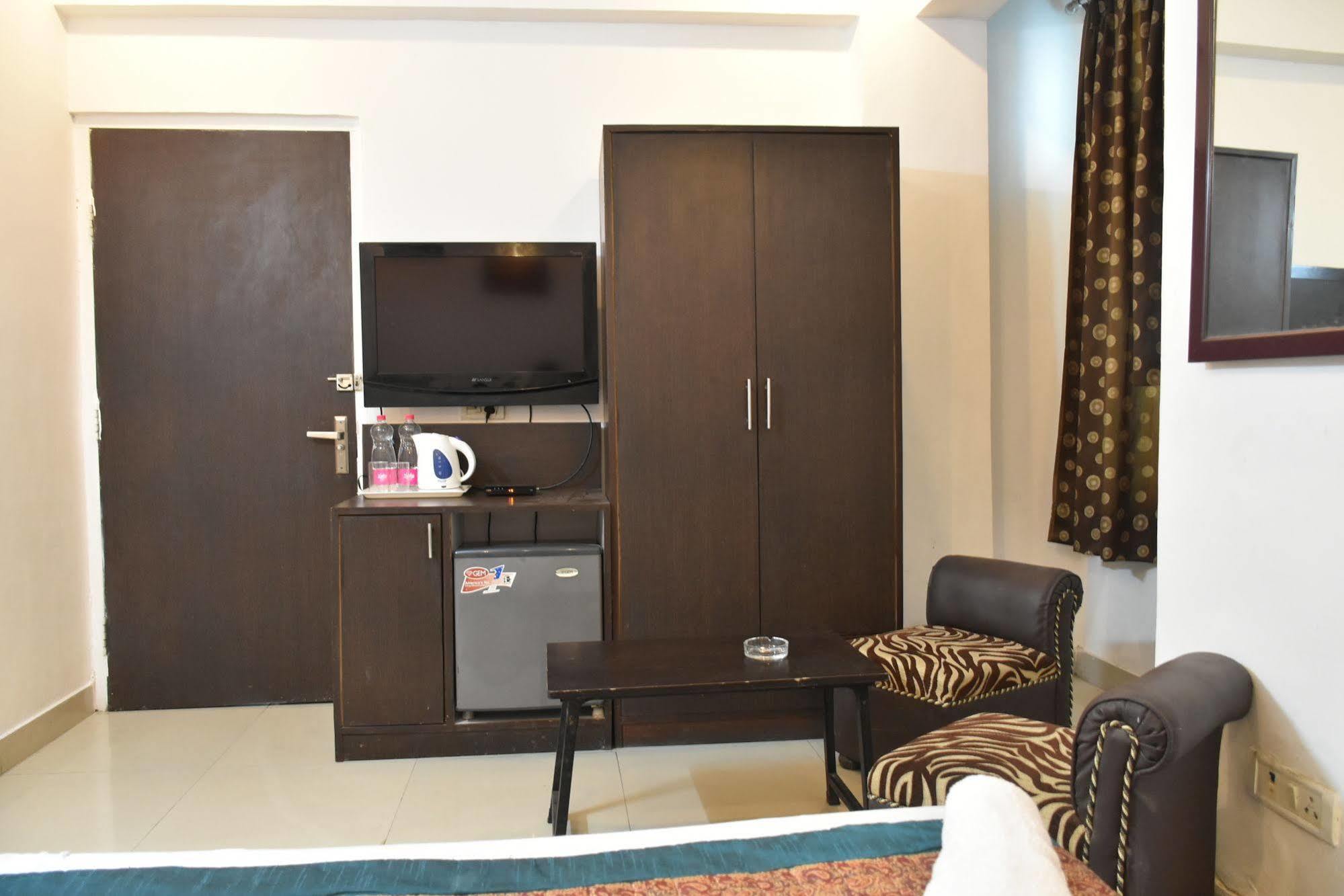 Airport Hotel Port View Neu-Delhi Exterior foto